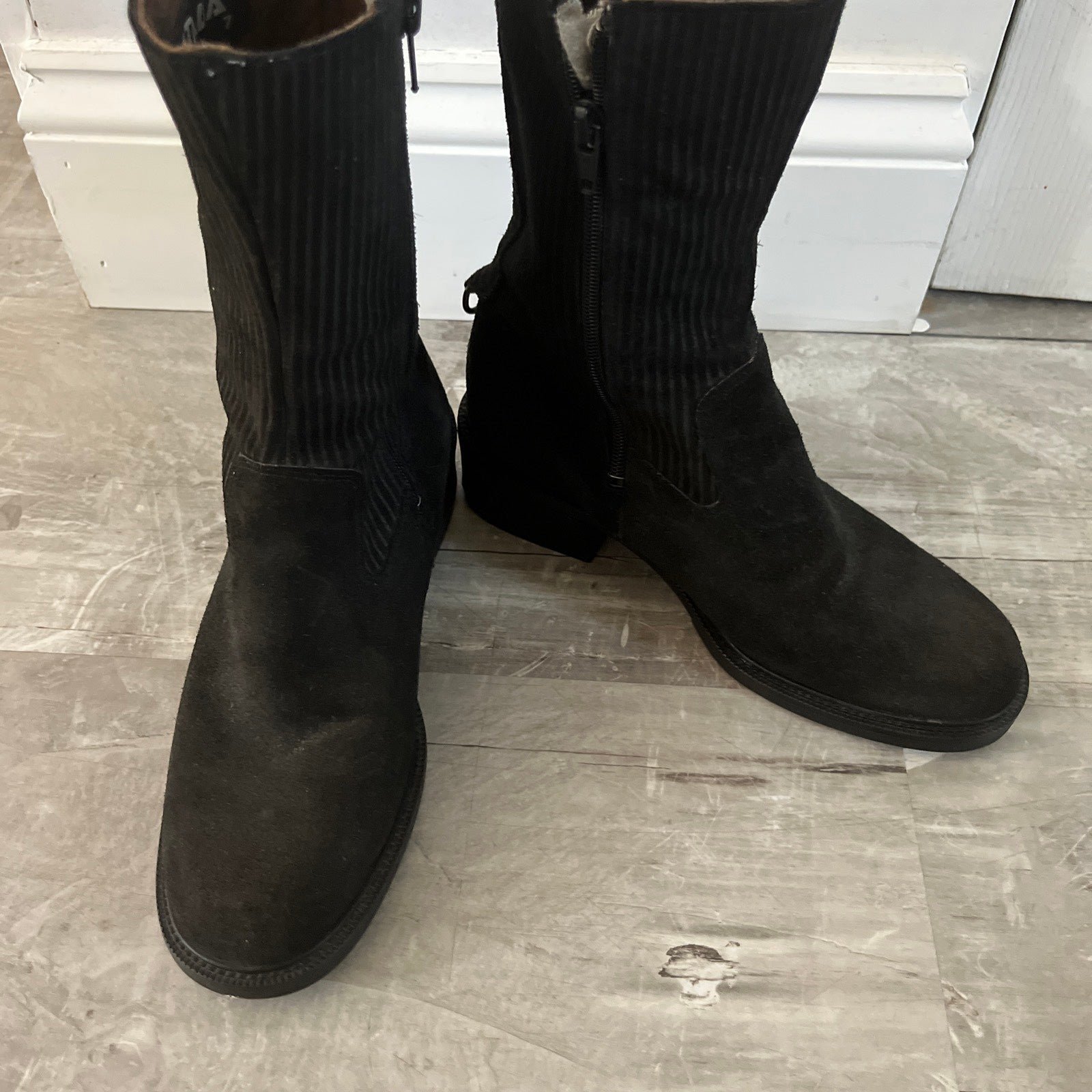 Aquatalia suede boot black Sz 7