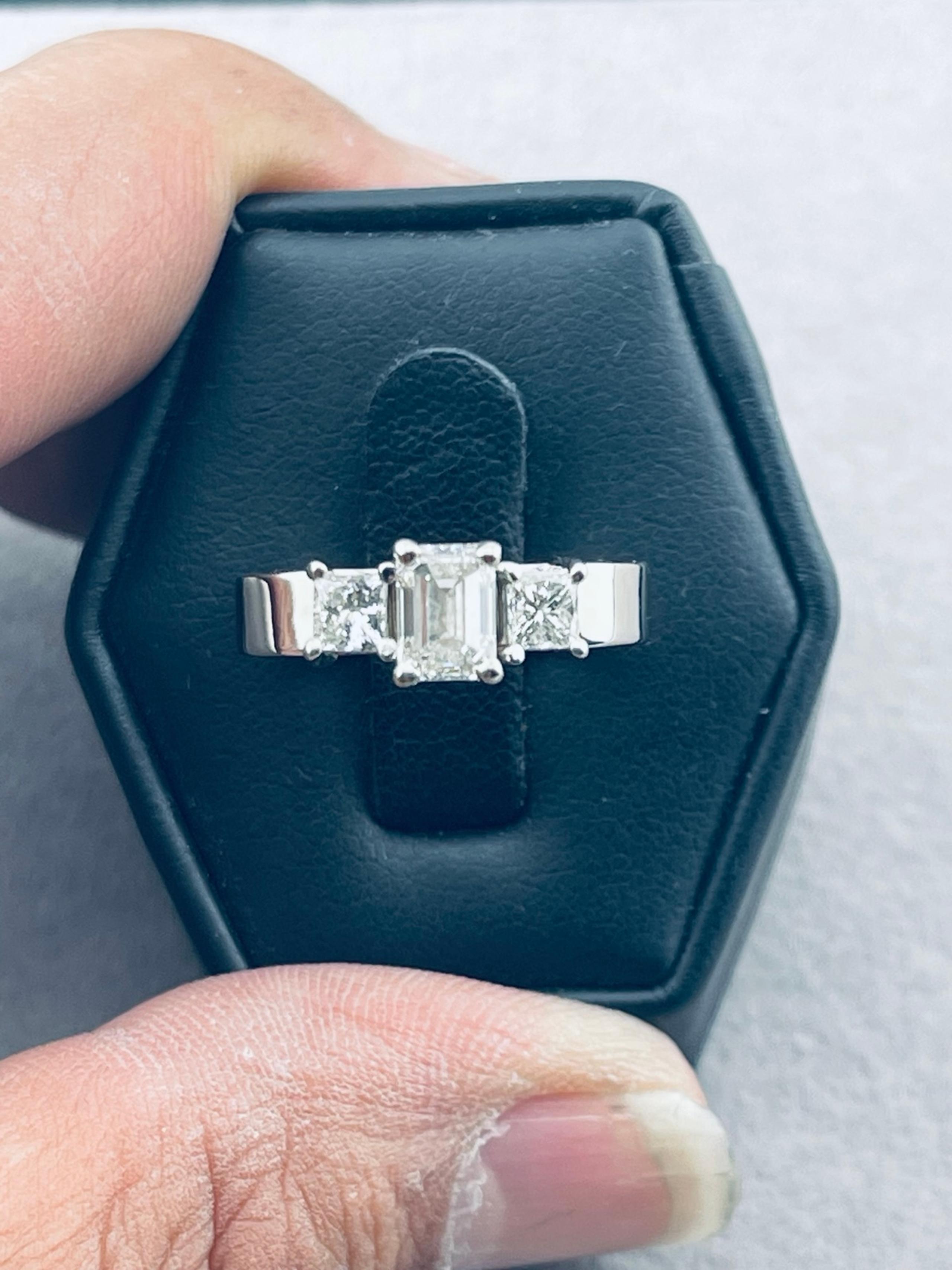 Vintage 1 3/4 karat Natual diamond engagement ring 14 karat white gold