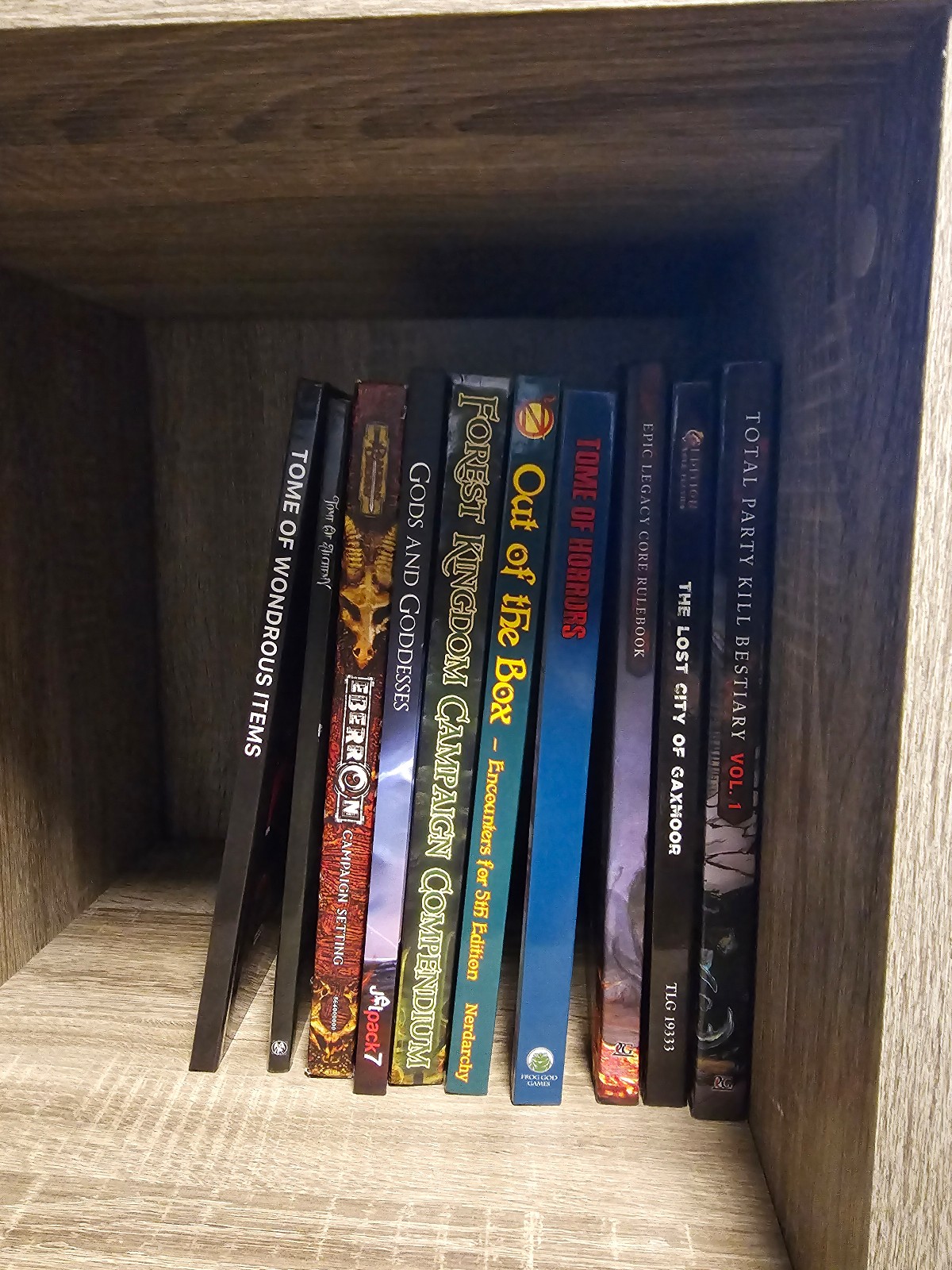 10 Book lot: Dungeons and Dragons, pathfinder, 5e