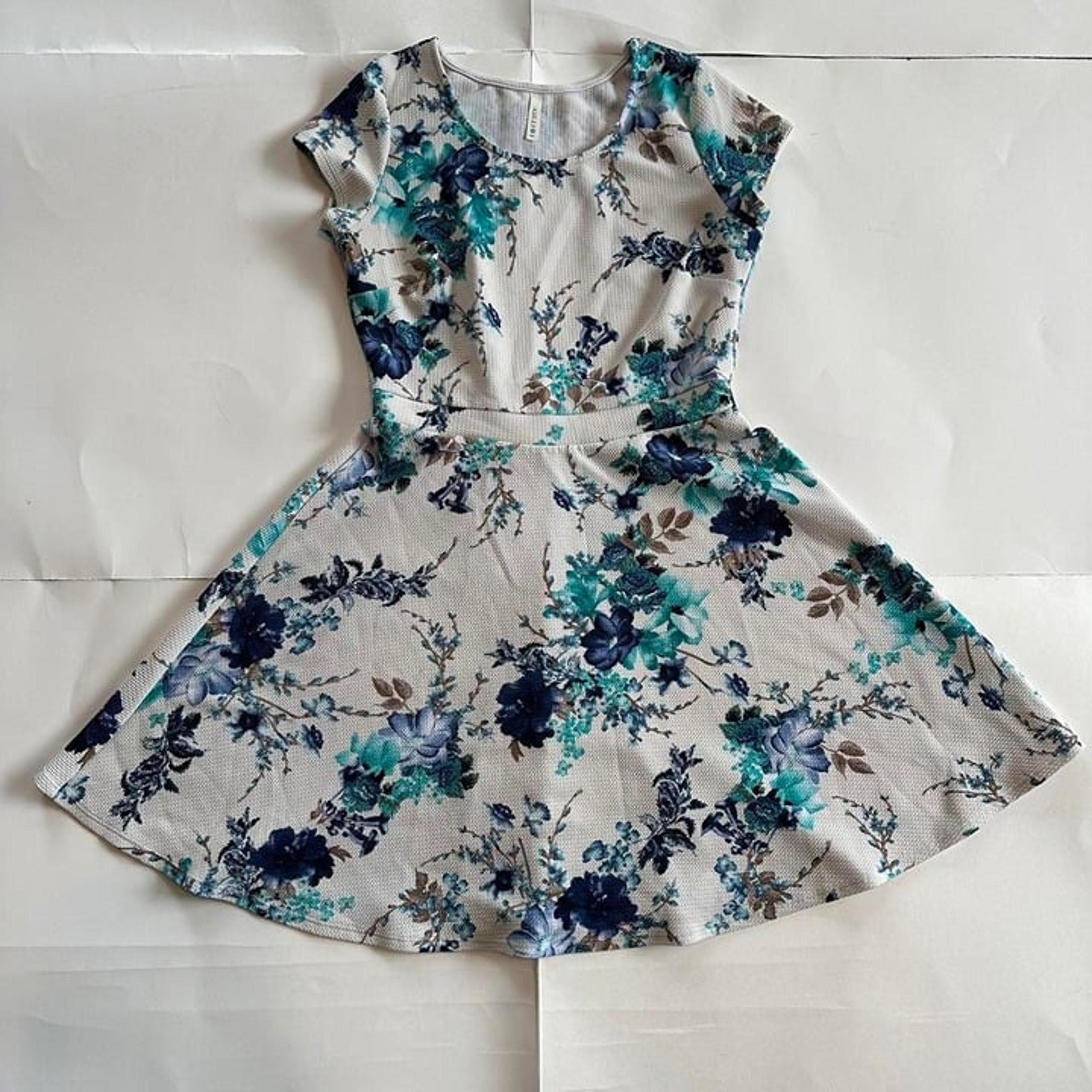 Gillli USA Blue floral dress- size large