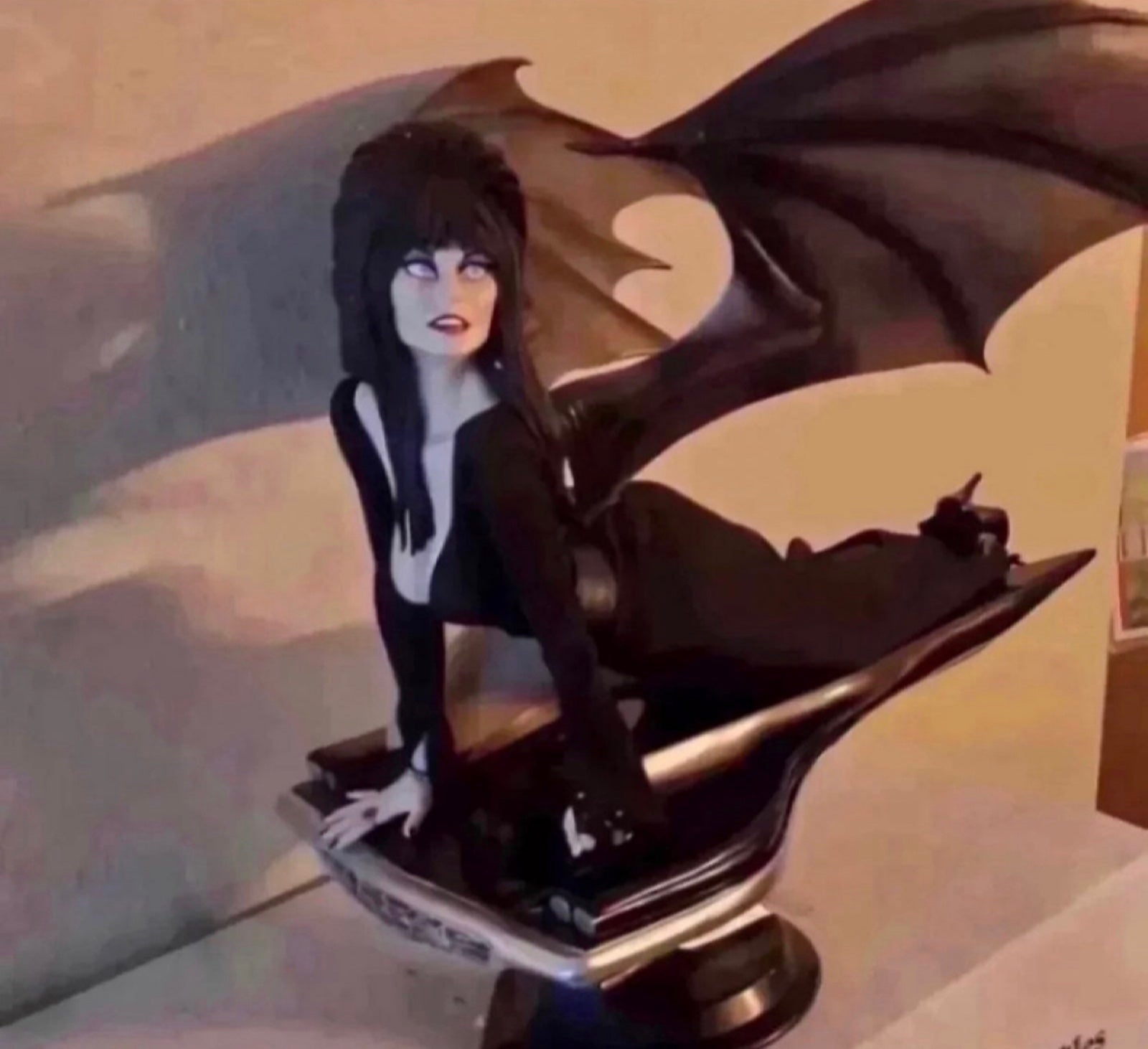 Elvira Grand Jester Studios Statue Elvira Grand Jester Studios Statue