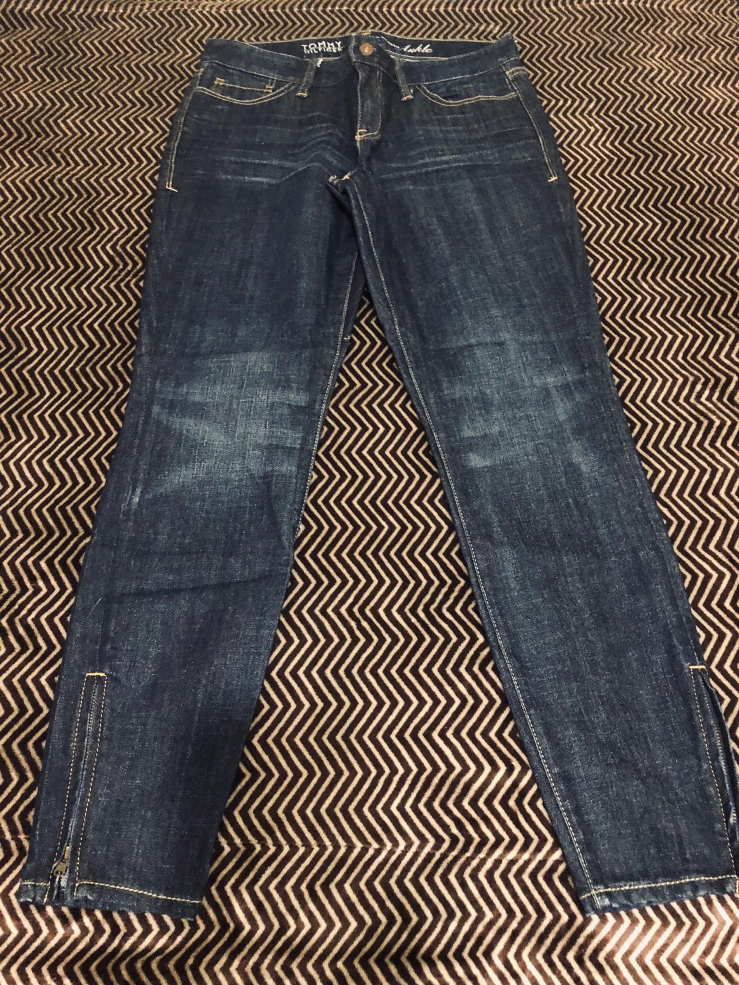 Tommy Hilfiger Womens Size 6  Dark Wash Modern Ankle Jeans  Zippered Ankle