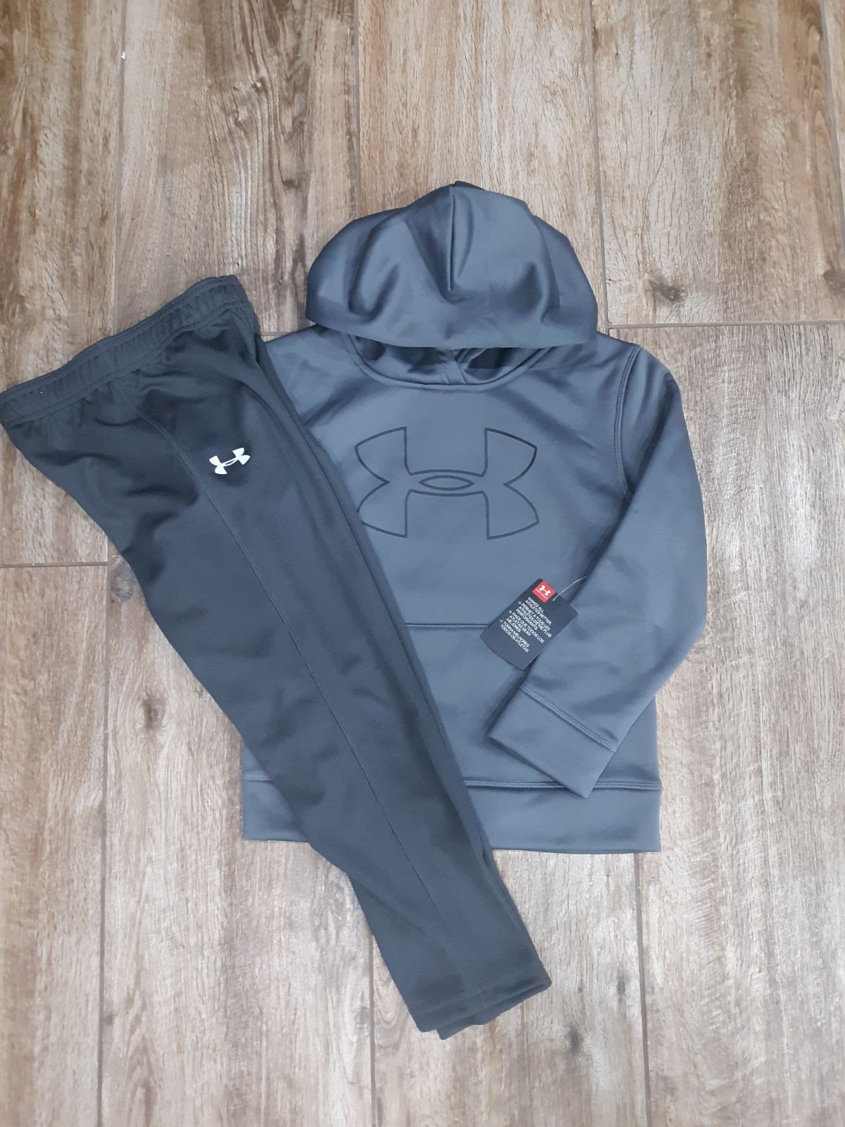 Bundle 4Bows Under Armour Size 6