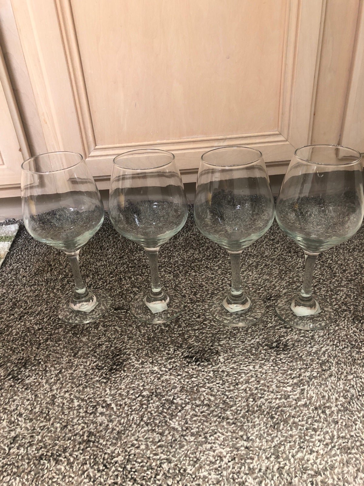 Beautiful 4 set of cristar wine glasses