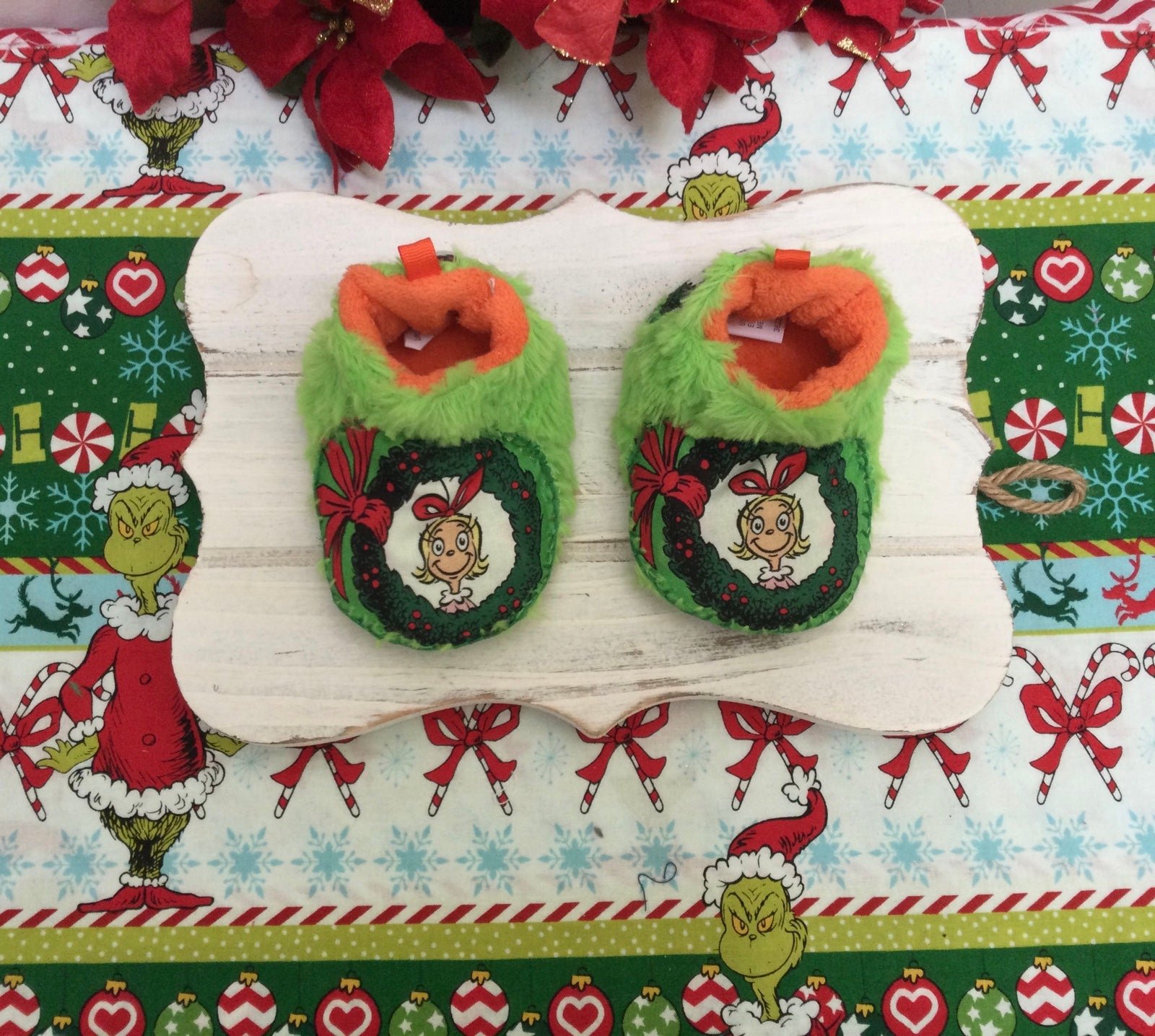 Grinch Slippers/Cindy Lou Who slippers /Grinch shoes/Baby shoes . Unisex . Sz 4