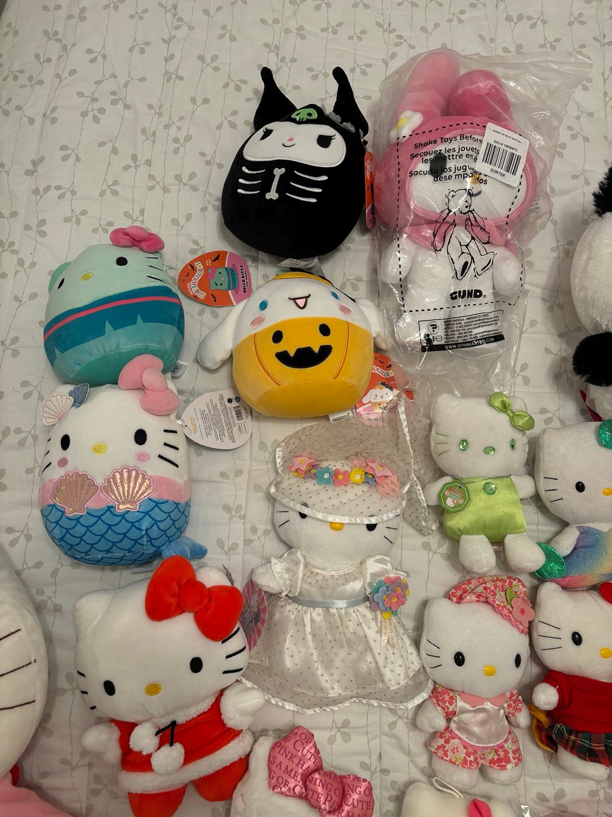 Hello Kitty plushies (Do not purchase)