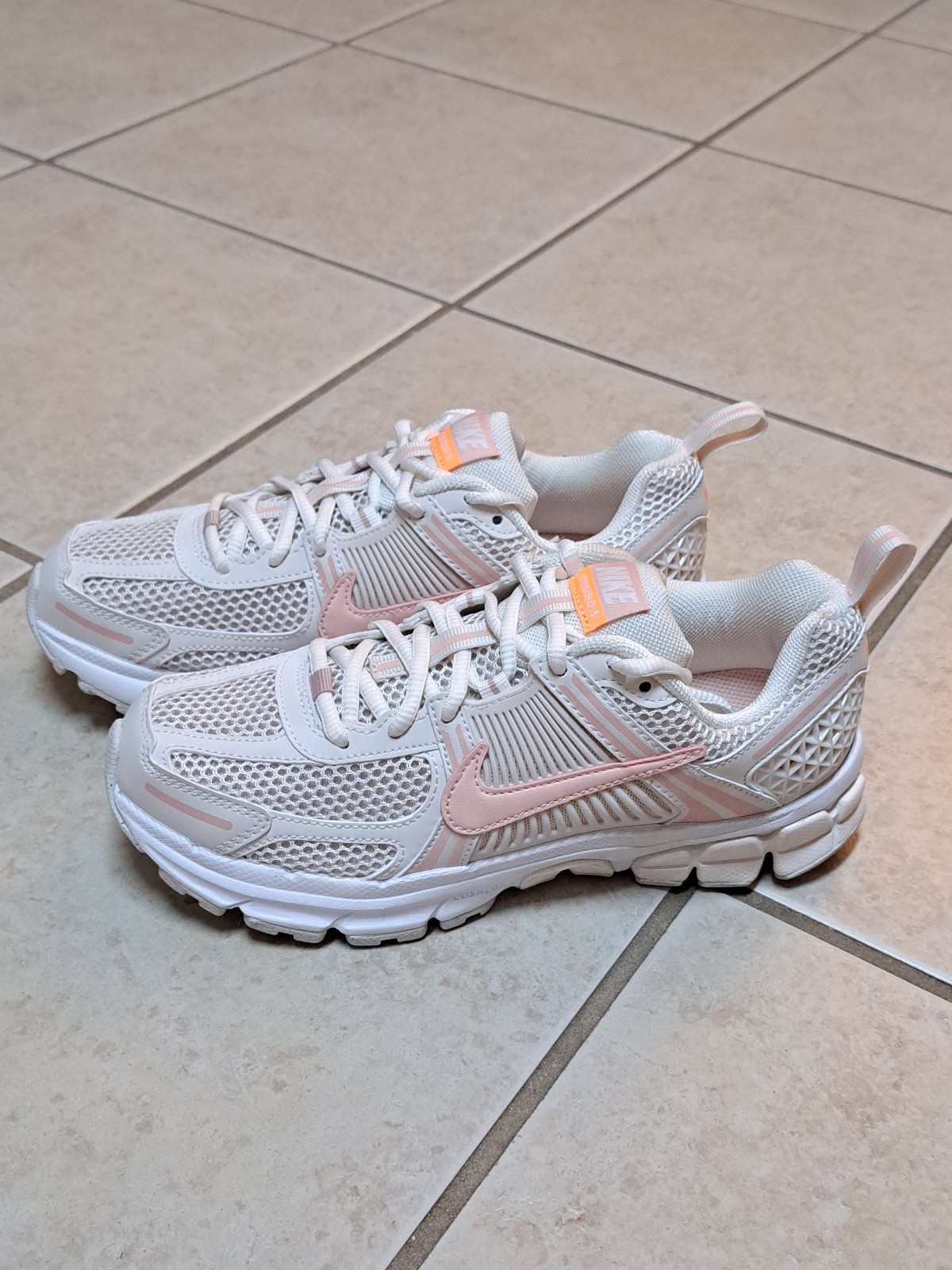 Nike Vomero 5 GS Phantom Echo Pink - Size 5Y / Wmns sz 6.5