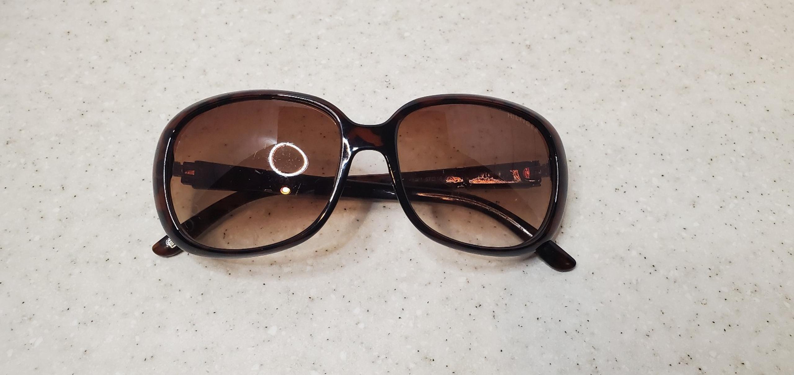 Nice Authentic Tommy Hilfiger women's Brown Tortoise  Sunglasses.
