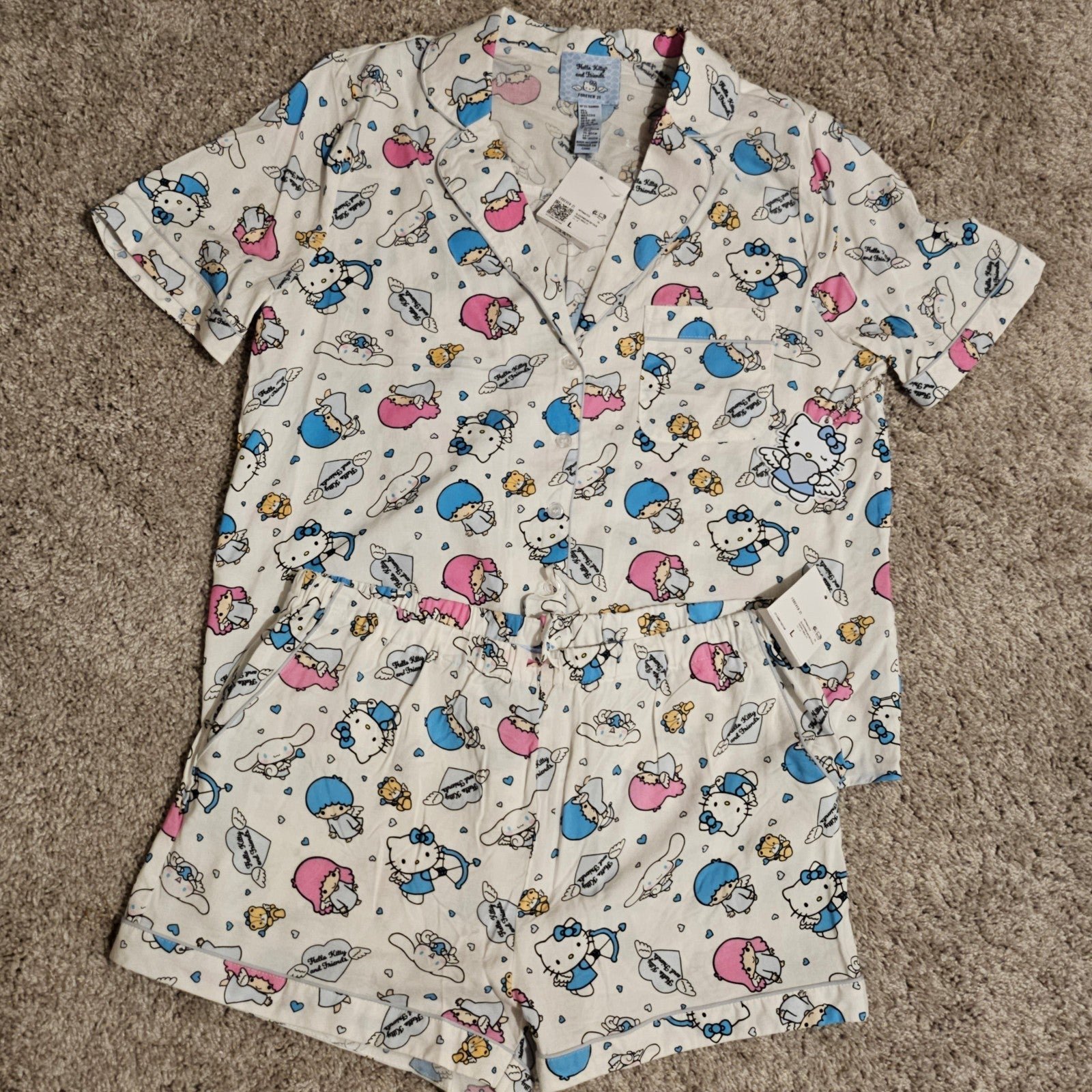 Hello Kitty x FOREVER 21 short sleeve and shorts 2pc pajamas lounge set LARGE