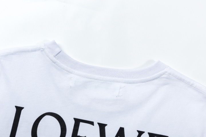 Smiling face with short sleeves