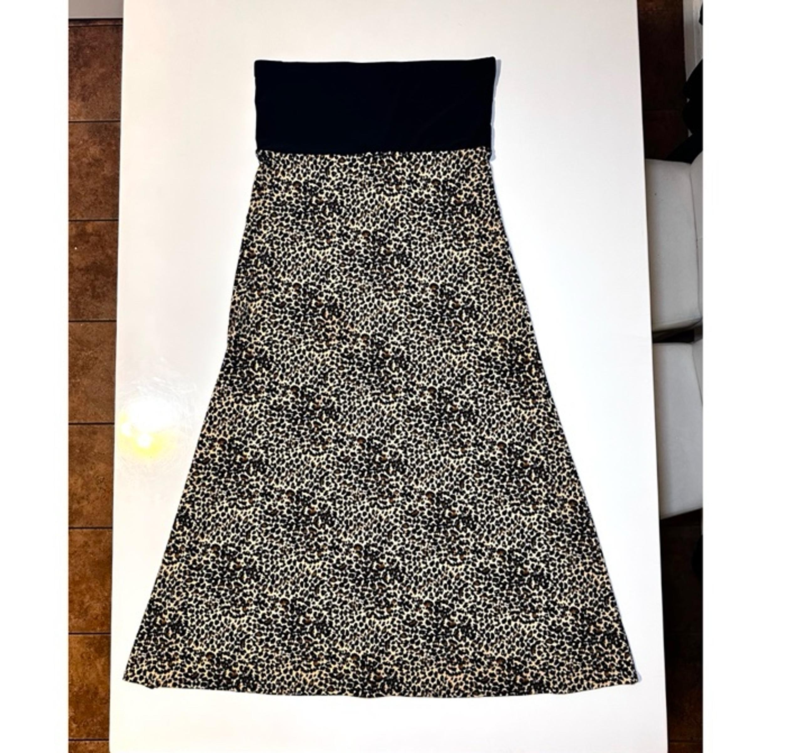 Women’s vintage Dressbarn animal print maxi skirt with elastic waistband