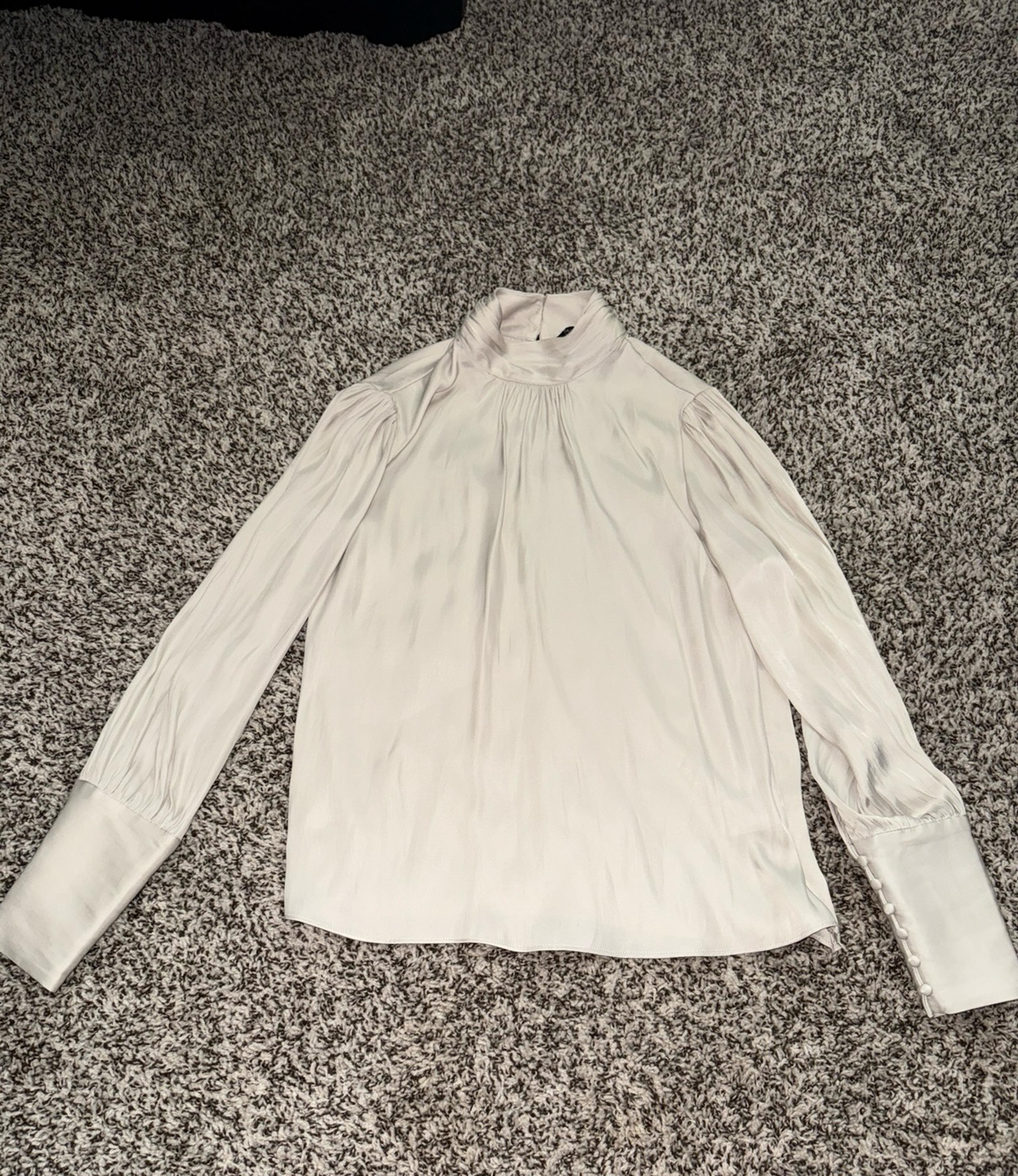 Rachel Zoe long sleeve blouse size small