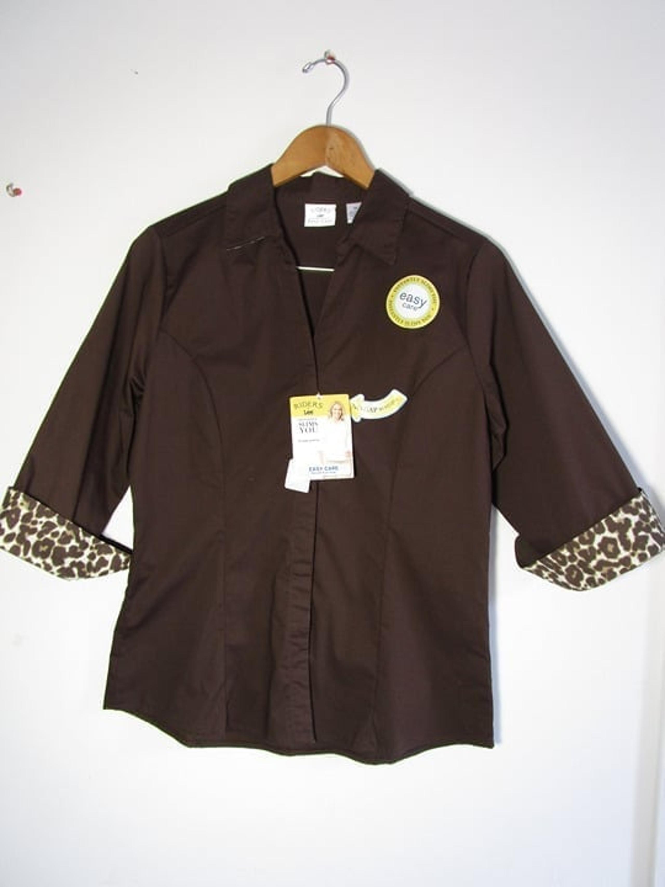Riders by Lee Women Size M - Long Sleeve Slimming Silhouette Button-Down Shirt