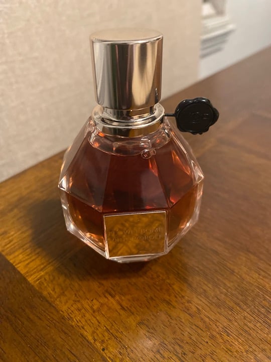 Viktor and Rolf flowerbomb EDP Perfume