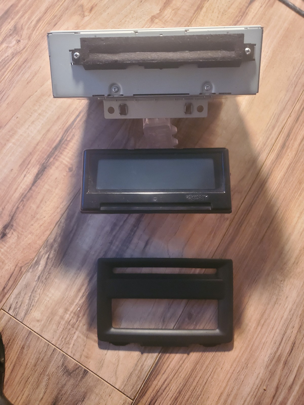 09 VOLVO S40 CD PLAYER, RADIO STEREO RECEIVER/DISPLAY, TRIM