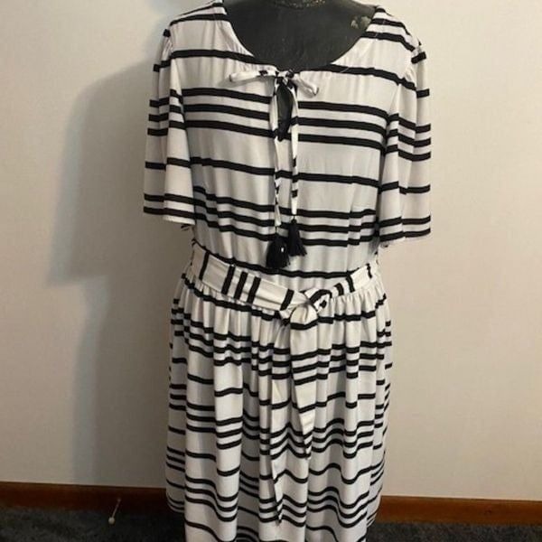 Eloquii Black/White stripes Circle sleeves Fit and Flare belted dress, size 16