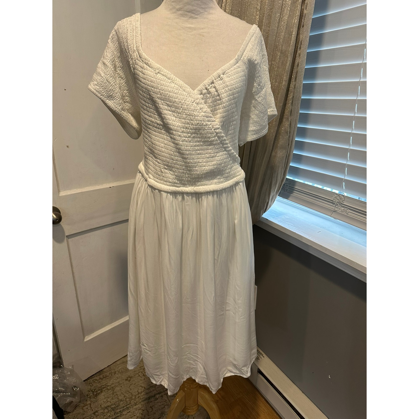 Size 4 TORRID Challis Mini Off-Shoulder Surplice Skater Dress White NWT