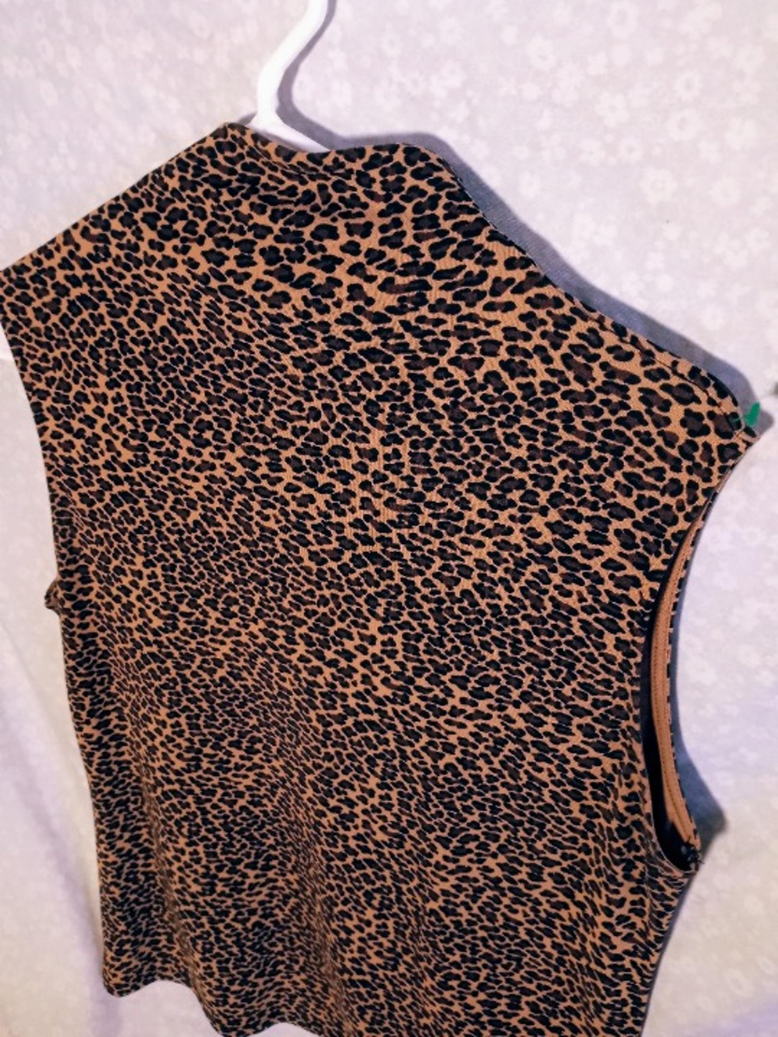 Apostrophe Cheetah Neck Length Crop Tank