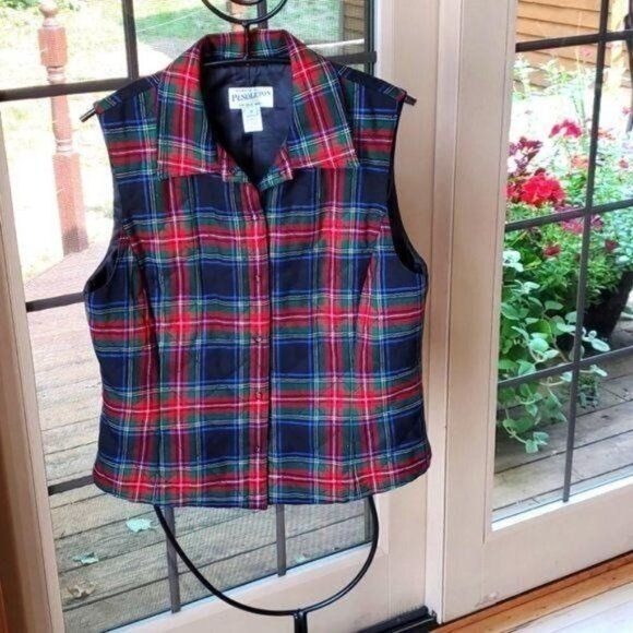 Pendleton Wool Sz. M Red Plaid Full Snap Quilted Lined Collared Sleeveless Vest