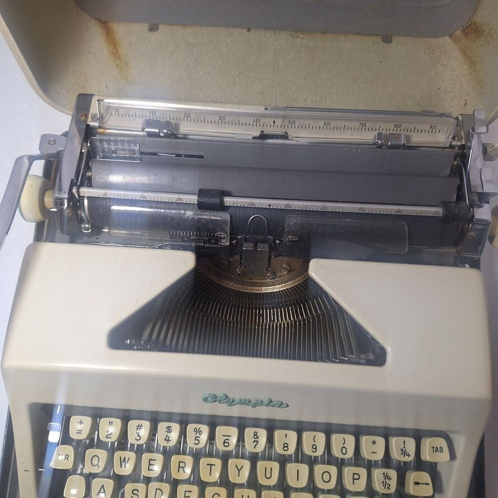 Vintage Olympia SM9 Typewriter w/ Carrying Case Tested