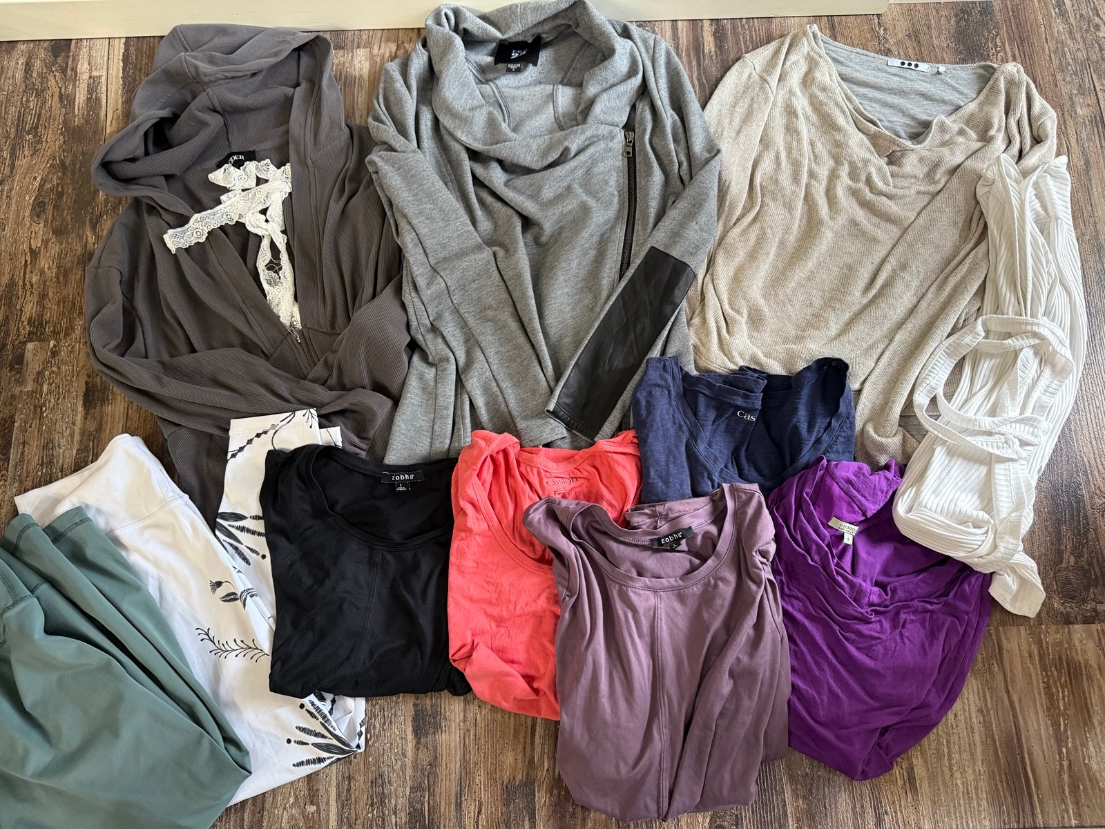 Womens 11+ activewear clothing lot size medium.