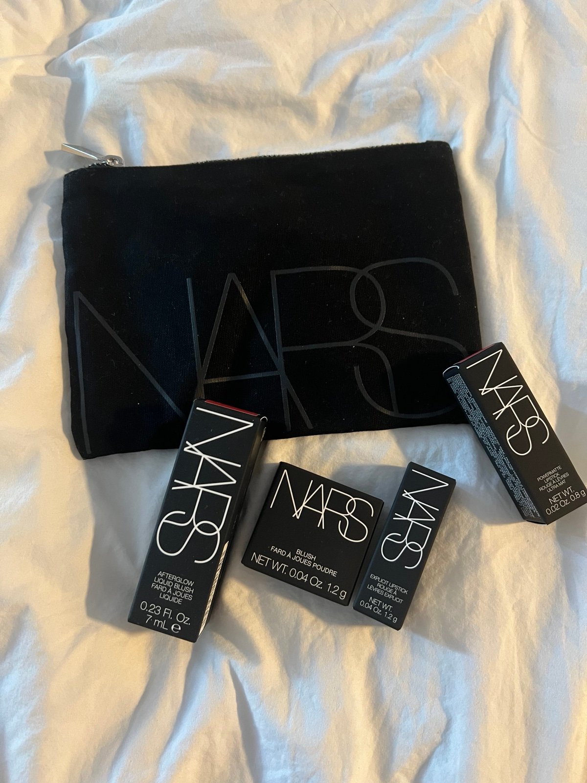 NARS BAG W/ 4 pieces