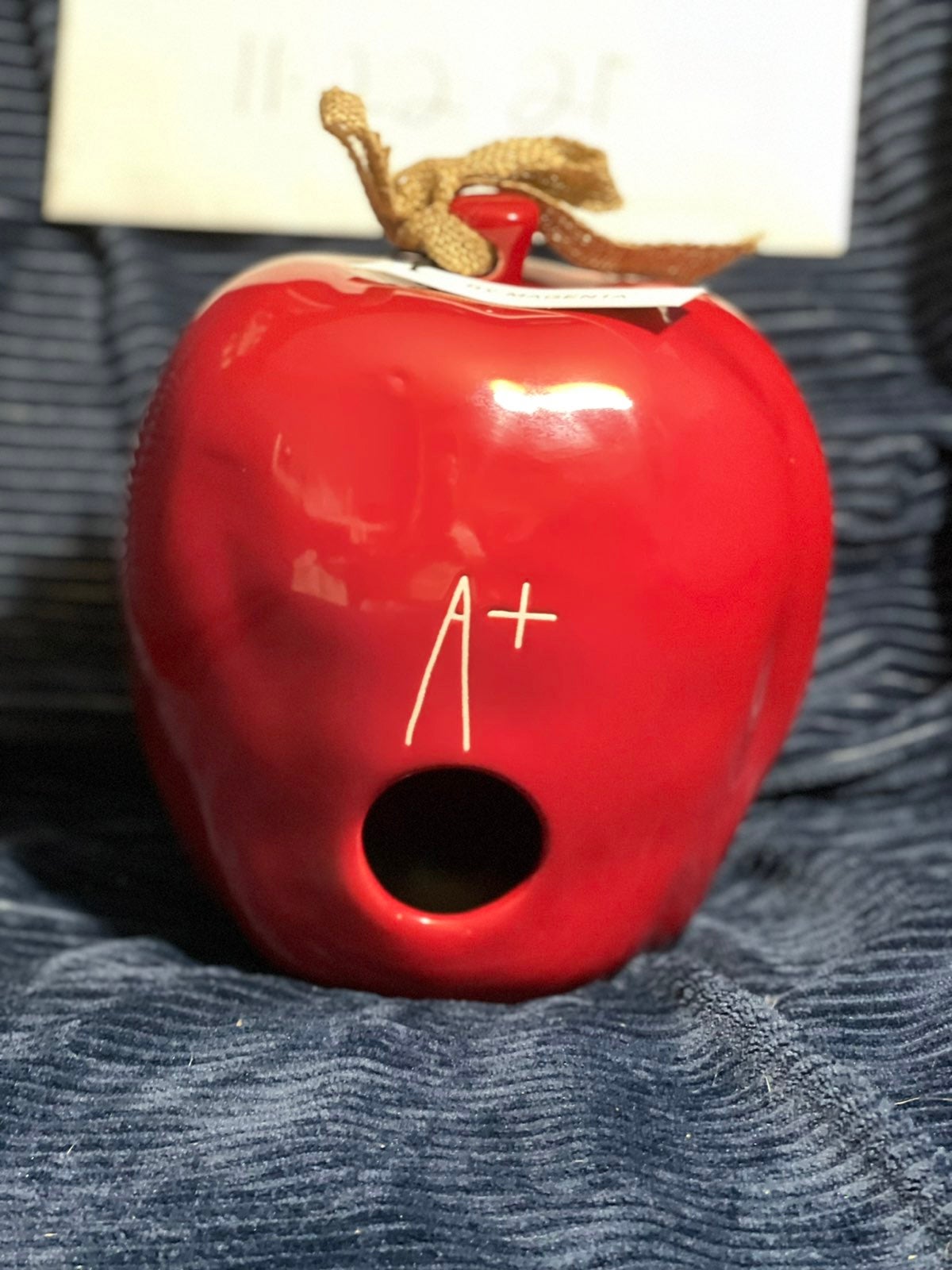 Rae dunn apple bird feeder