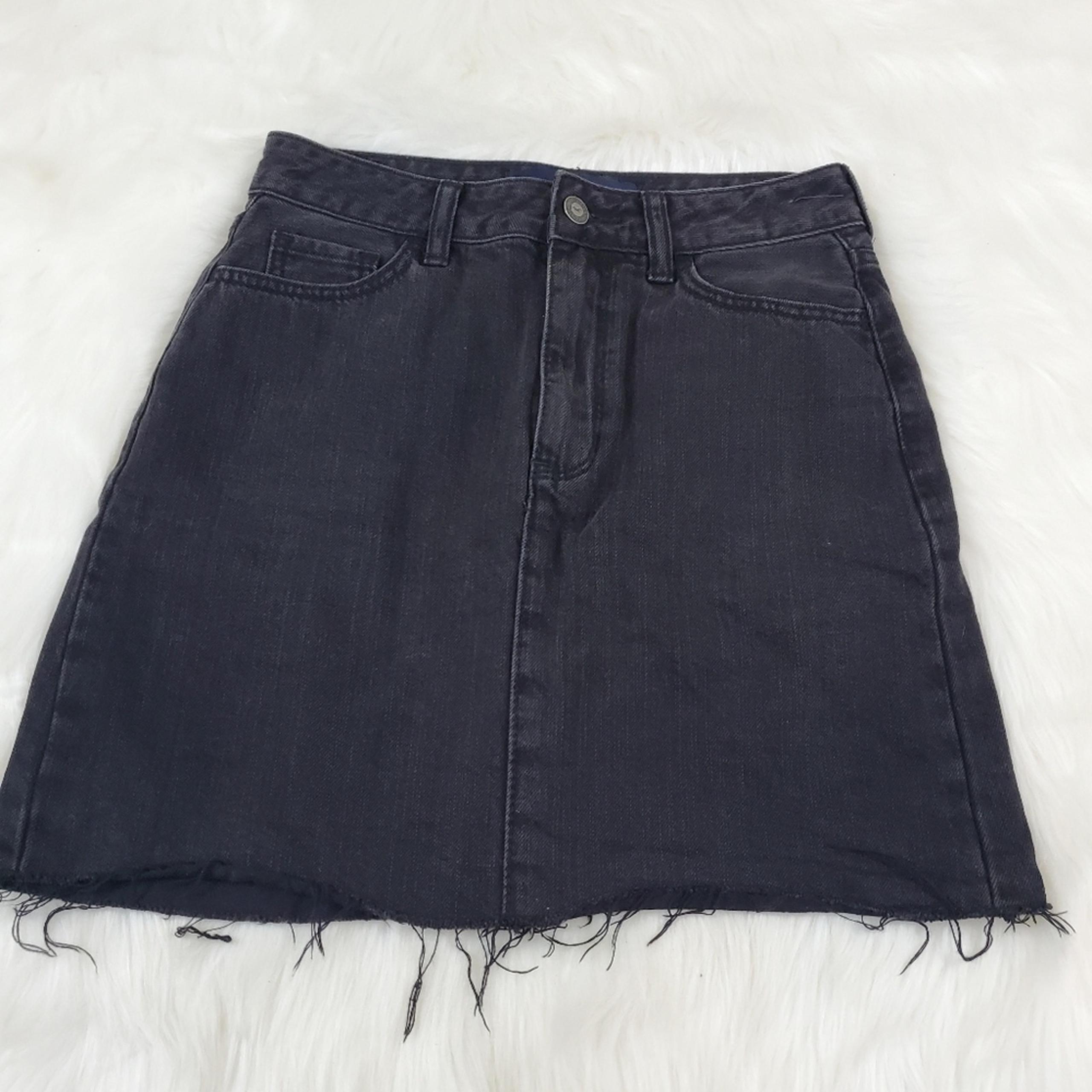 Hollister Size 1 Black Denim Ultra High Rise Raw Hem Skirt