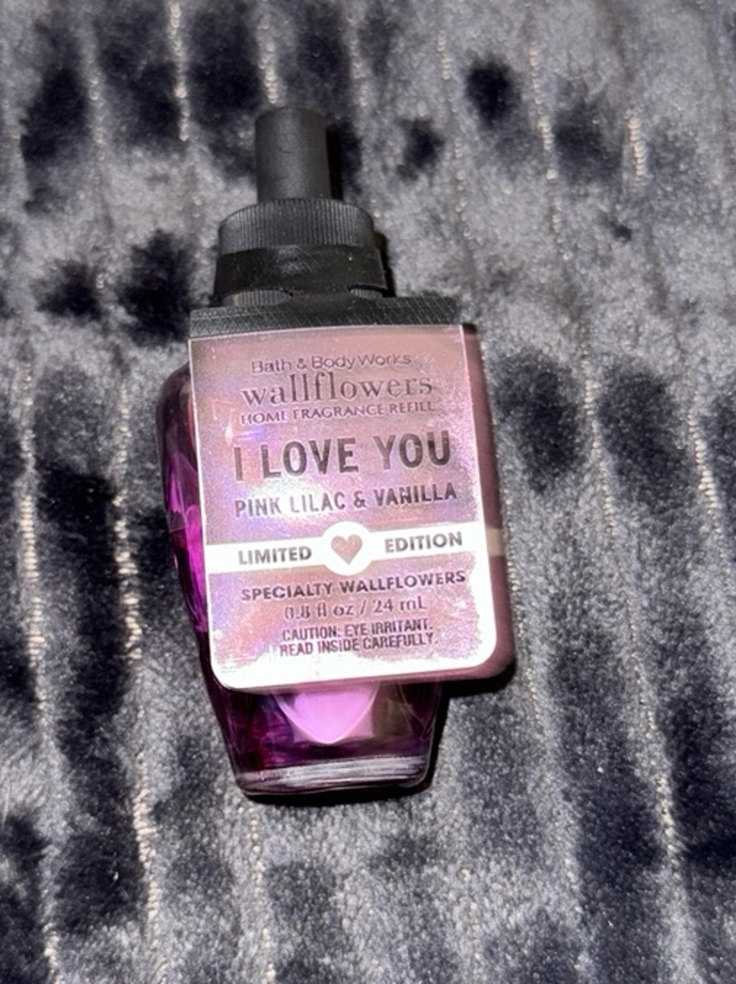 Bath & Body Works.[Limited Edition] {I Love You}Pink Lilac & Vanilla Heart Glass