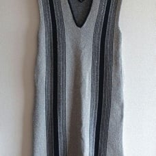Striped V-neck sleeveless knit