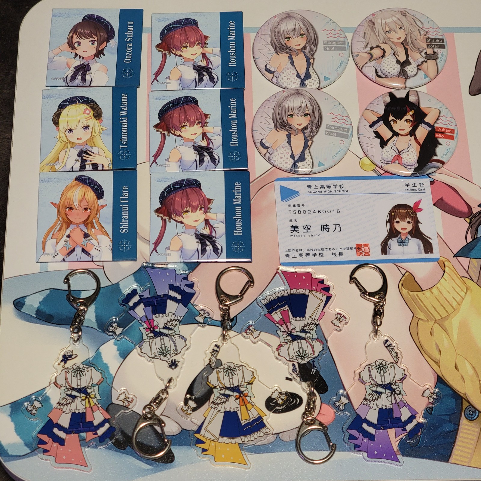 Official Hololive button badge / acrylic keychain merch lot