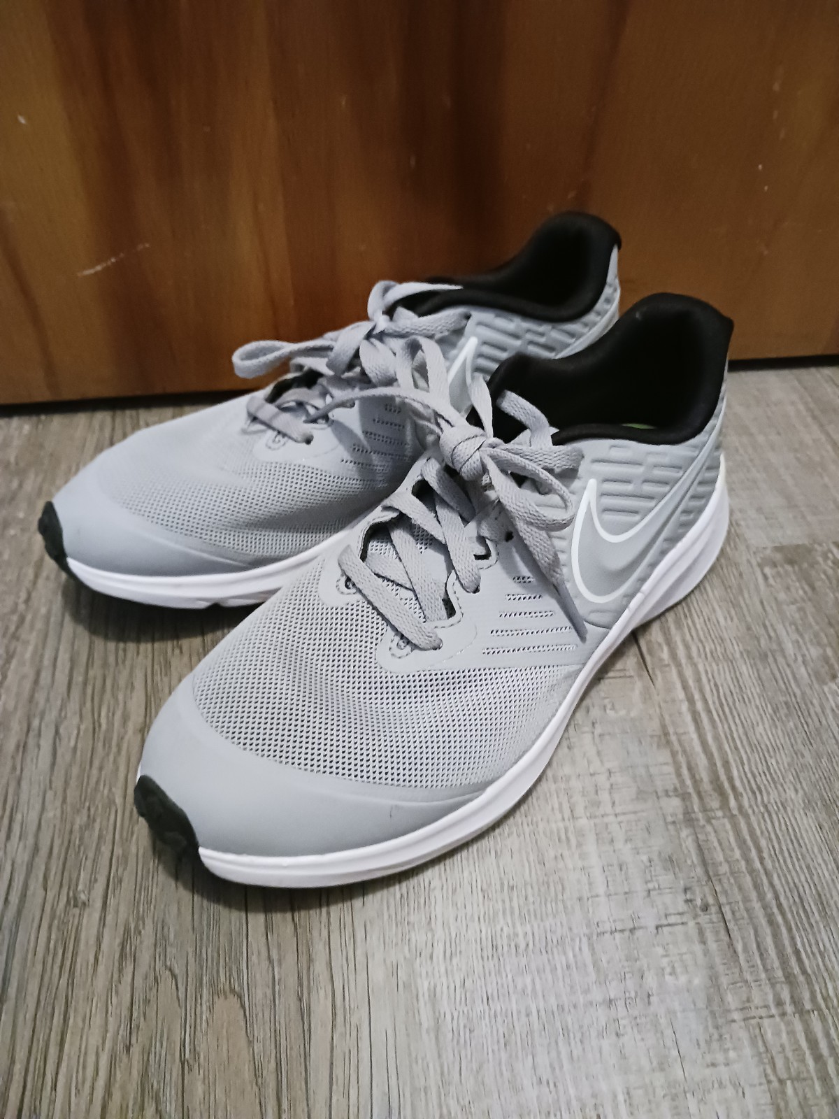 NIKE Youth Size 4