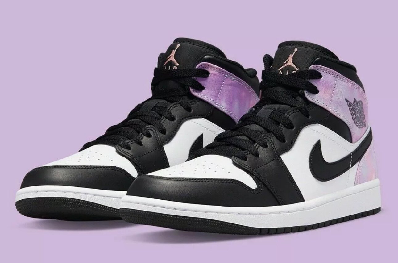 AirJordan 1 Mid SE Bleached Coral kids Unisex sneakers. Size 8C