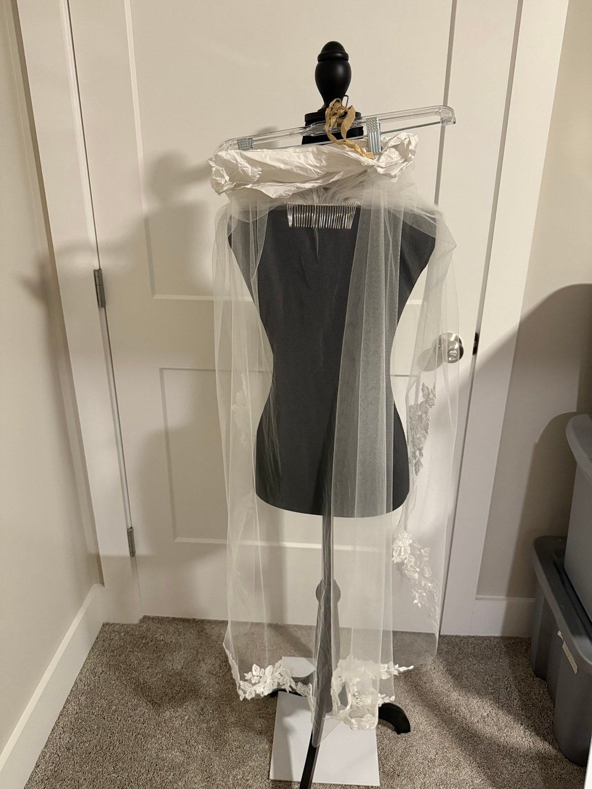 Elegant Bridal Veil with Floral Lace Trim – One Size