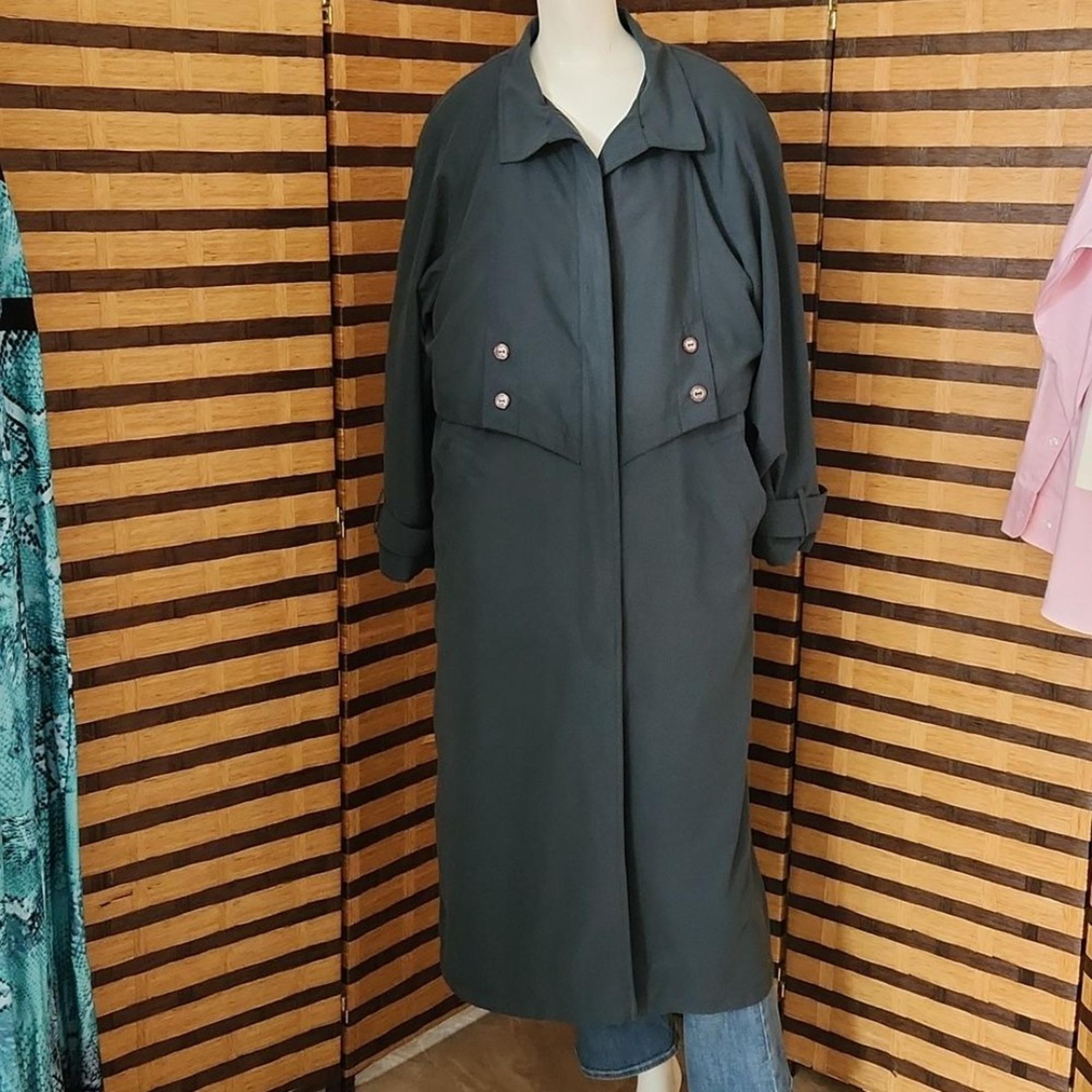 Lord & Taylor zip out lining trench coat