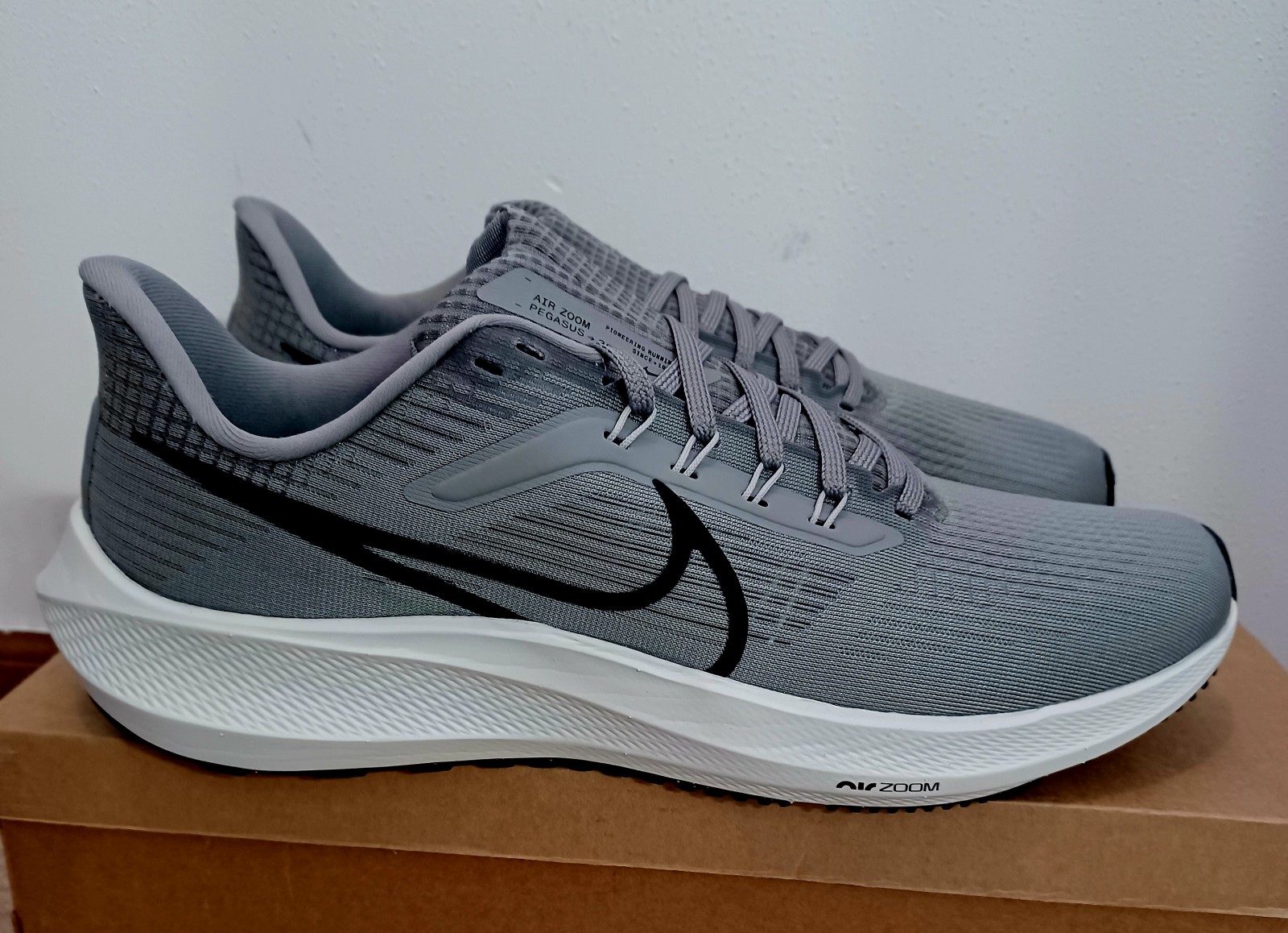 NEW Nike Air Zoom Pegasus 39 Particle Grey Running Shoes DH4071-005 Mens Sz 11