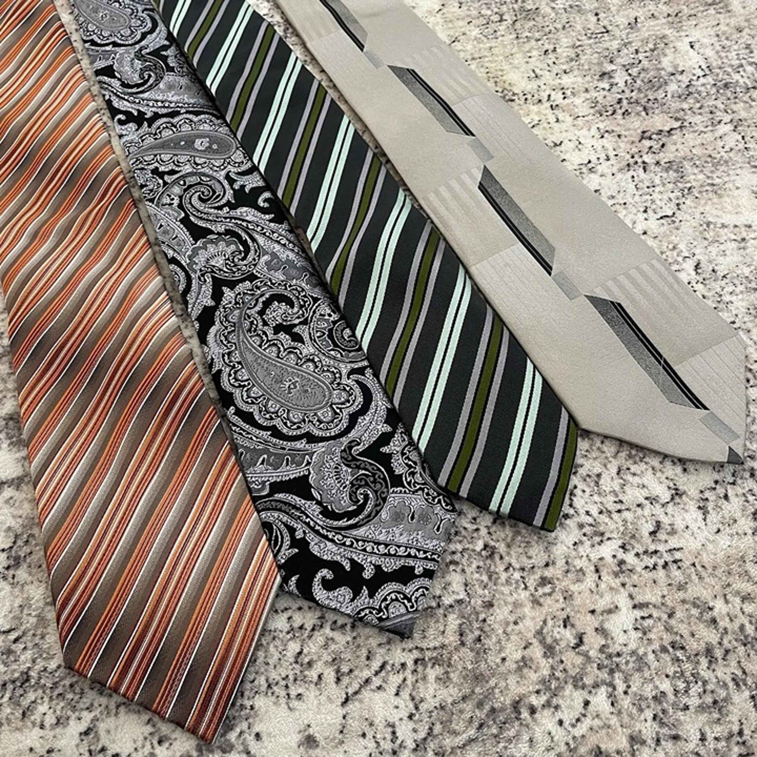 Mens Silk Tie Lot Of 4 Various Brands Paisley Striped Geometric Neutral Black