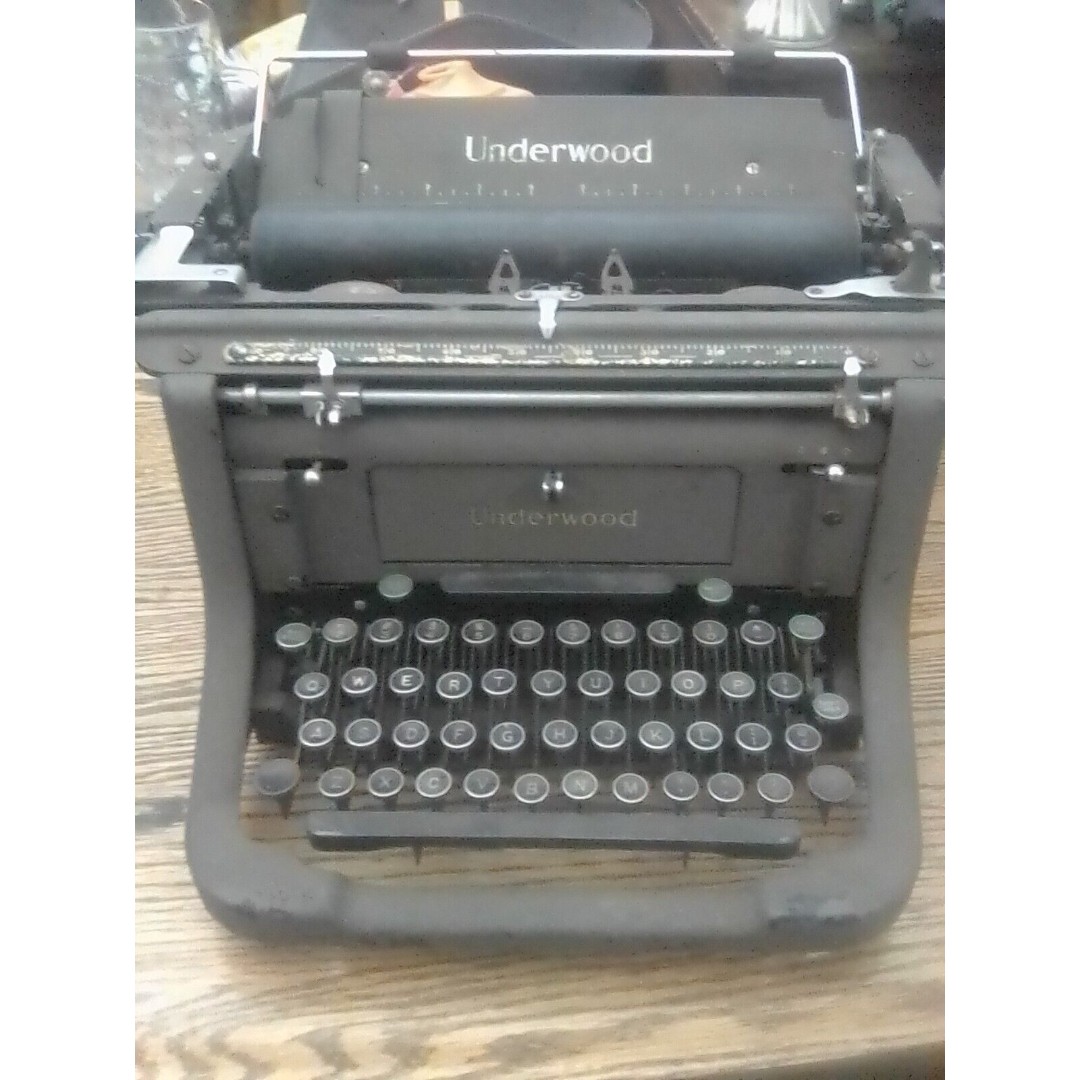 Vintage Underwood 1938 Typewriter