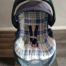 Vintage 2002 Graco Blue/Yellow Plaid Baby Seat Carrier Seat With Base