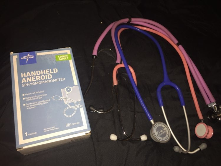 stethoscope , blood pressure pump