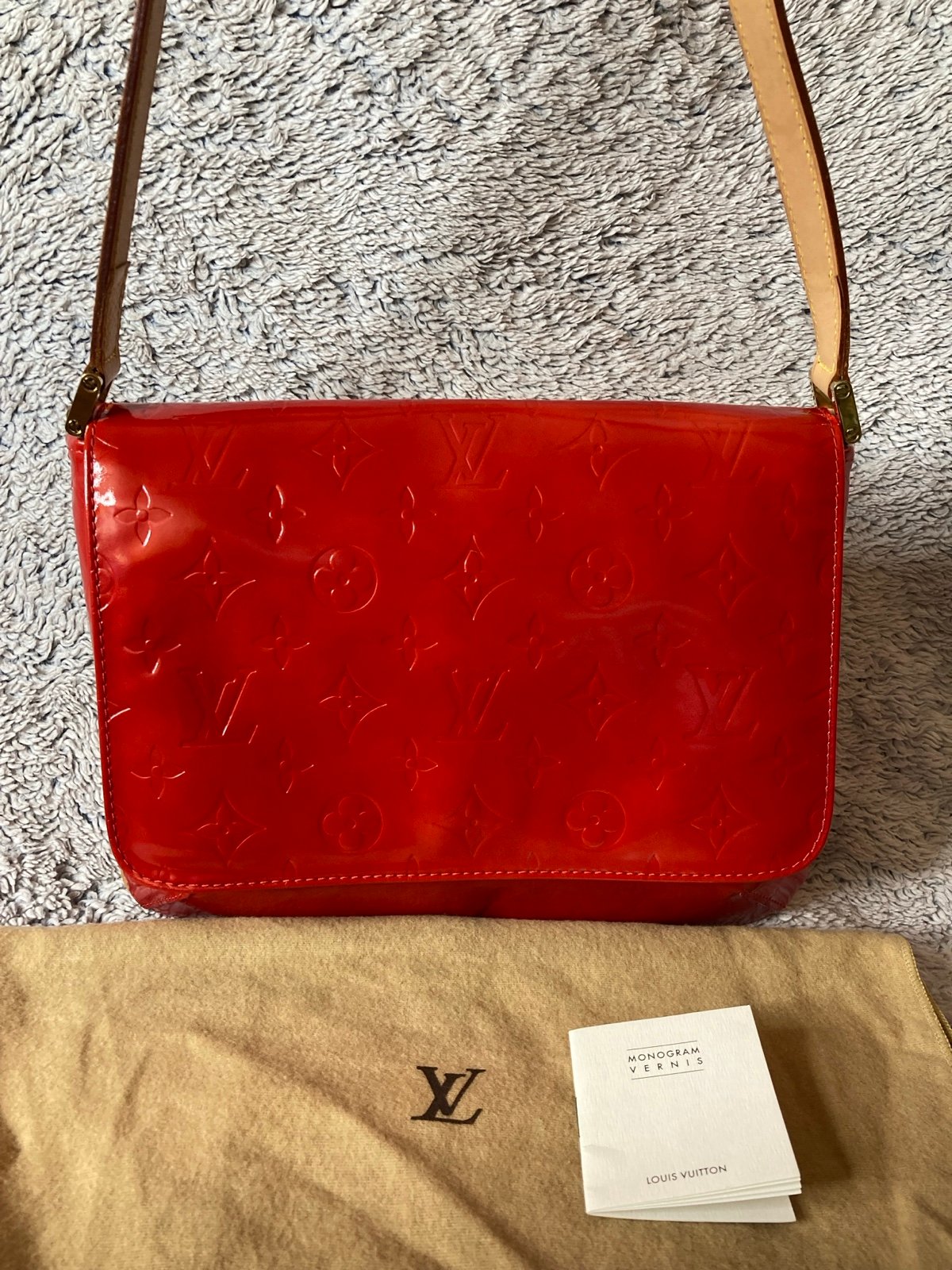 Louis Vuitton Thompson Street Red Vernis Monogram Shoulder Bag