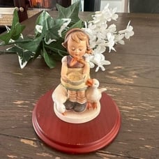 Hummel Goebel” Be Patient” Girl Feeding Ducks Vintage Rare FULL BEE Trademark