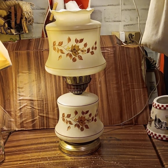 Vintage Gone With The Wind Hurricane parlor table lamp