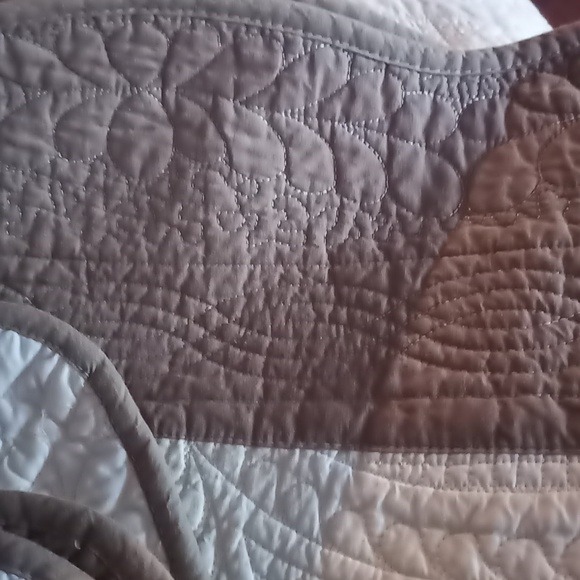 Vintage Look King Size Quilt Brown & Tan Scalloped Edges Better Homes & garden