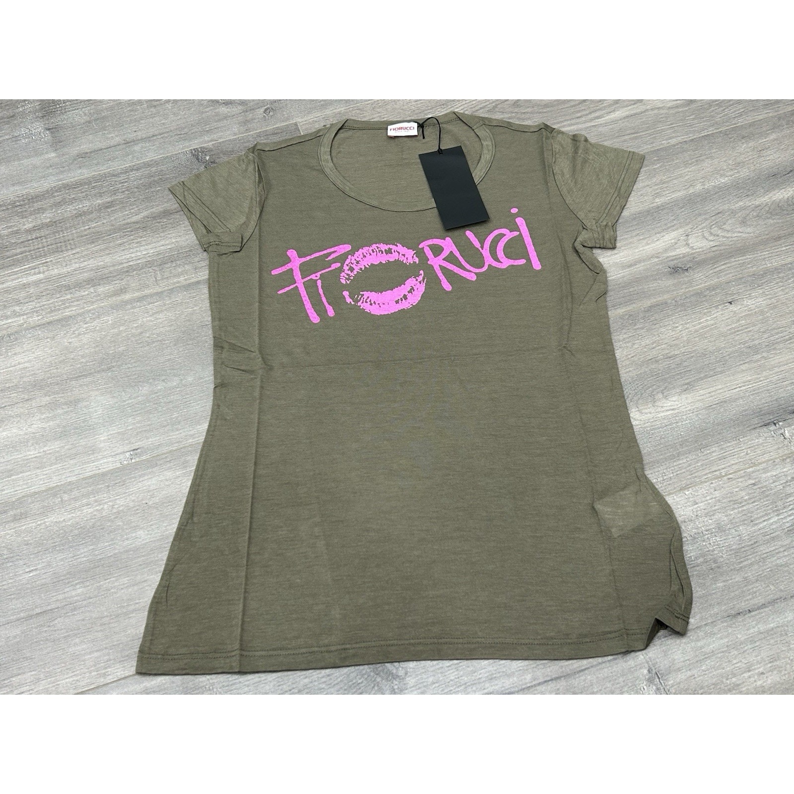 NWT Fiorucci Womens Green Pink Cap Sleeve Logo Graphic TShirt Lips Spray Paint M