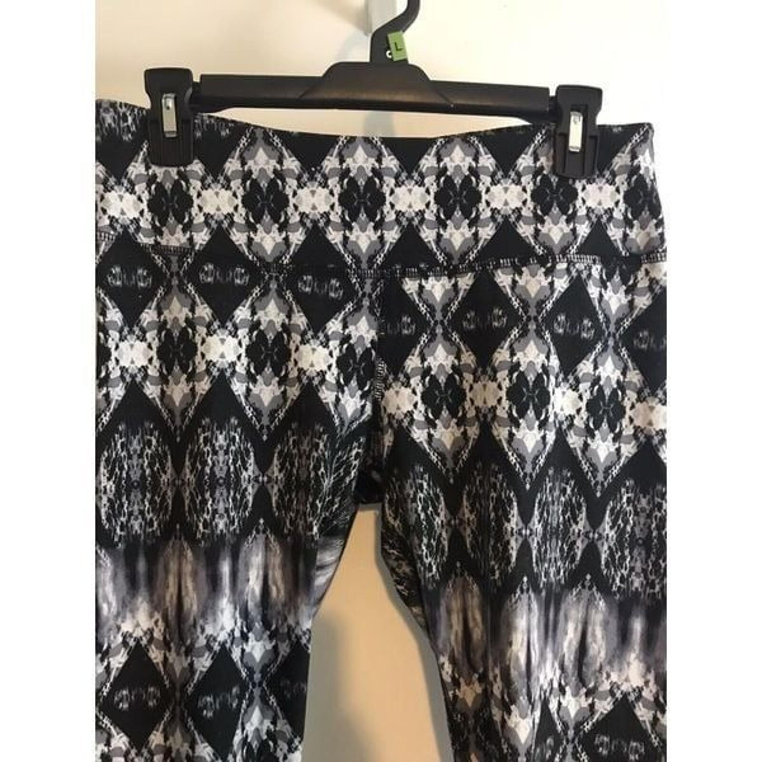 Women’s 90 Degree Black/White Athletic Leggings MEDIUM - 90 Degree By Reflex