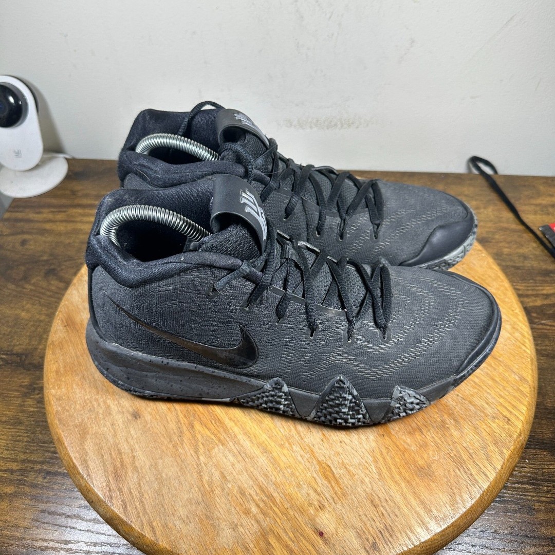 Nike Kyrie 4 Blackout Basketball Men's Size 8 Shoe Sneakers 943806-008