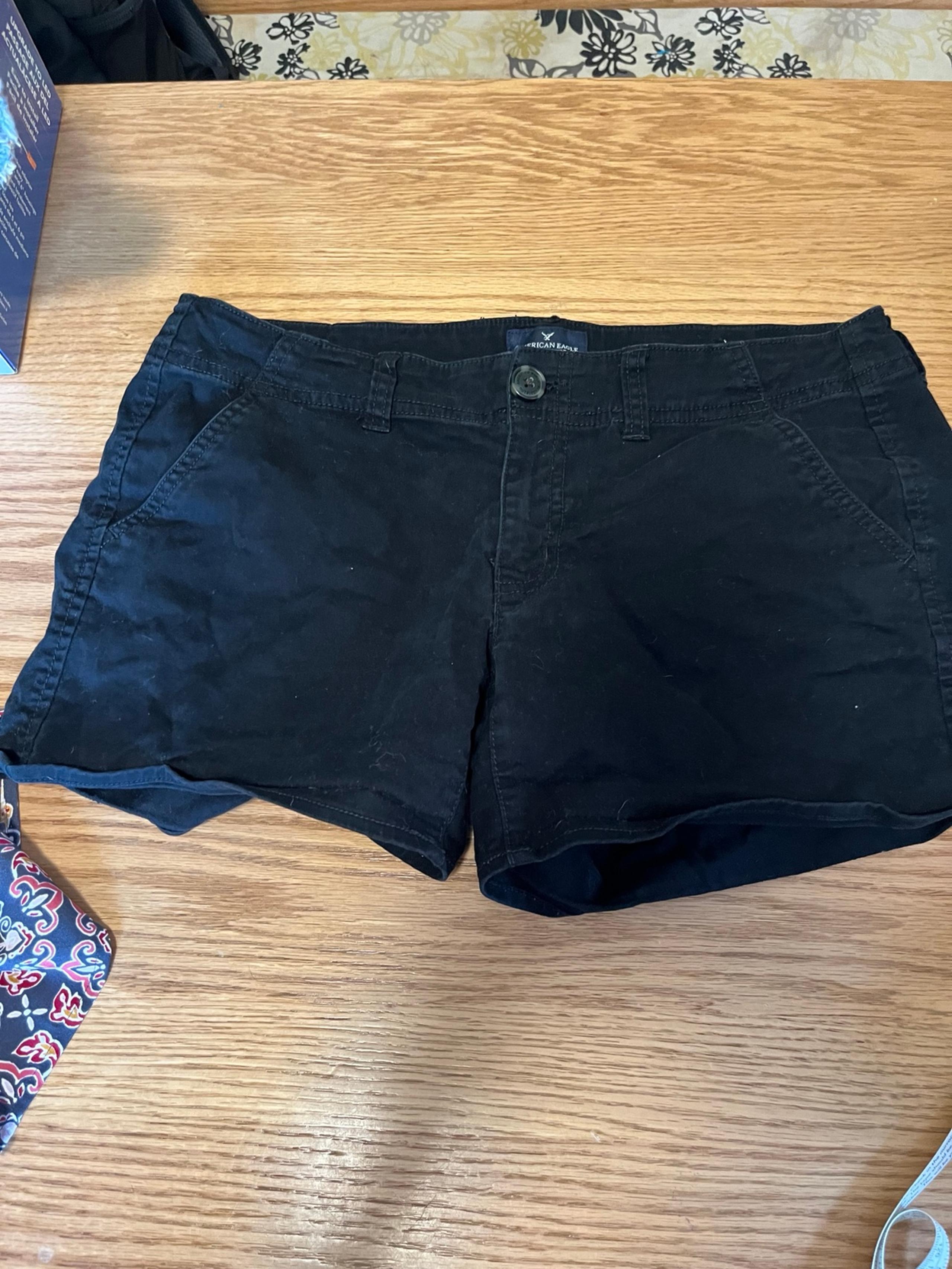 AMERICAN EAGLE Shorts Women's Size 8 Black Chino "Shortie" Stretch