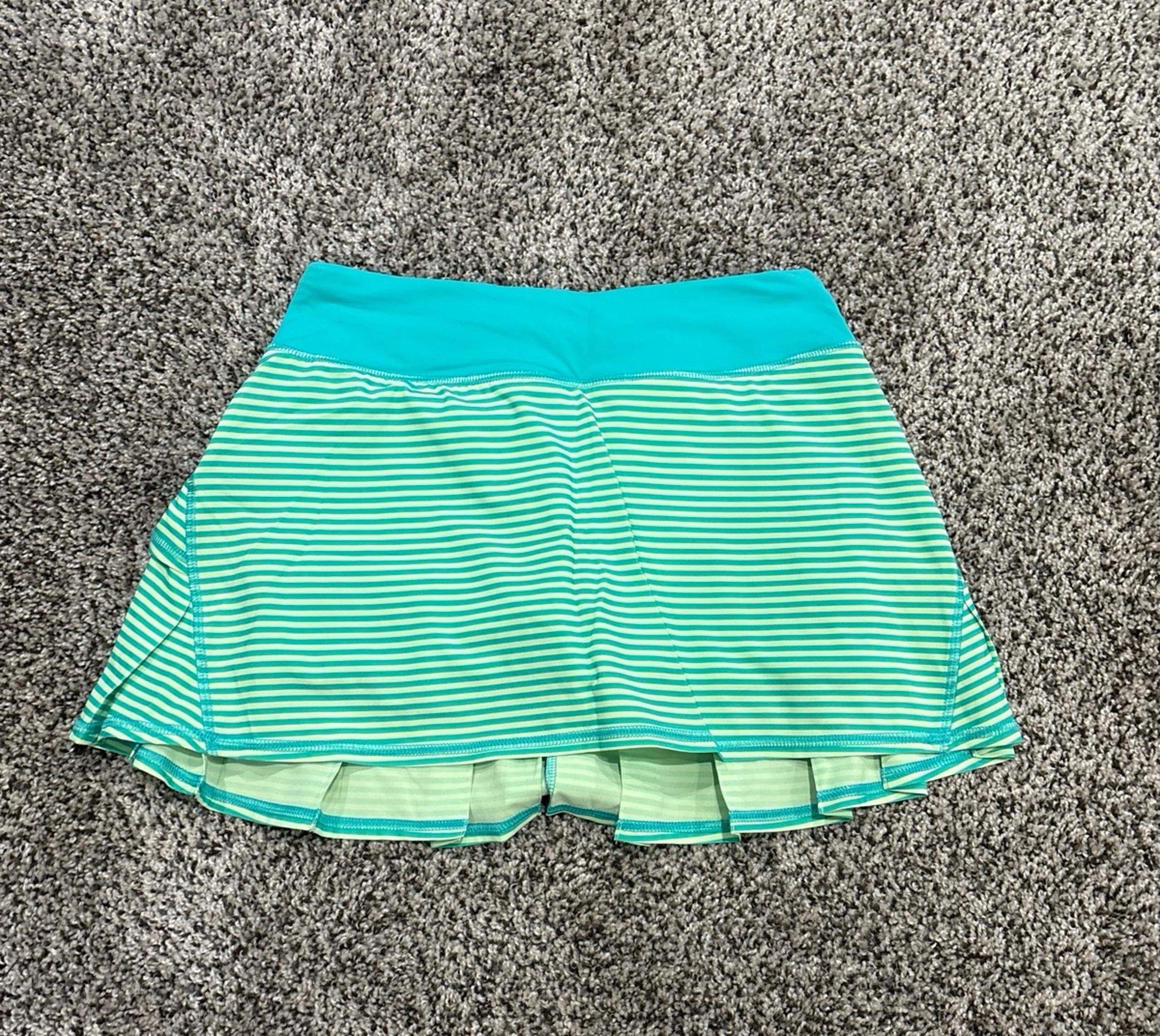 Lululemon women’s athletic skirt green patterned size 2