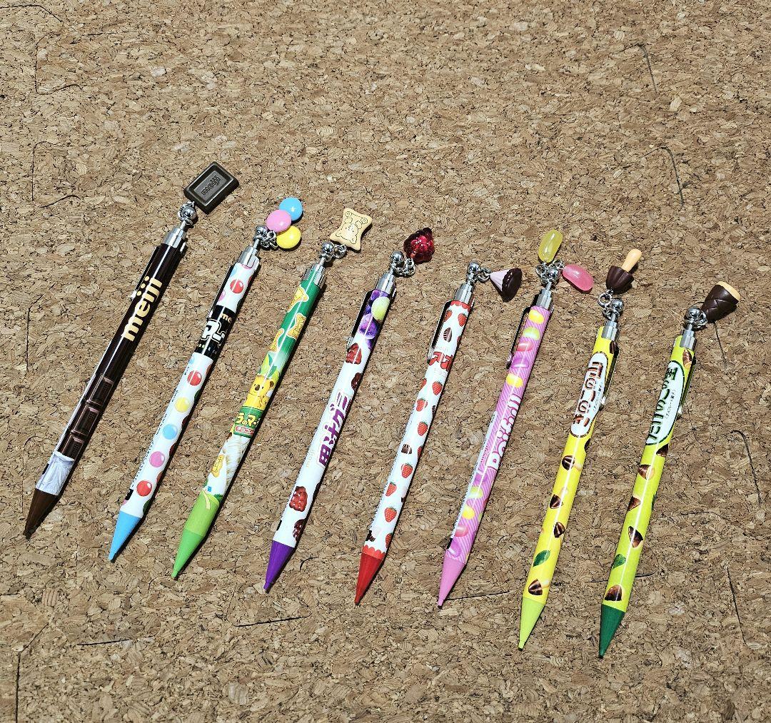 Smooth-writing ballpoint pen and mechanical pencil, Koala's March, Apollo, Kinoko no Yama, etc.
